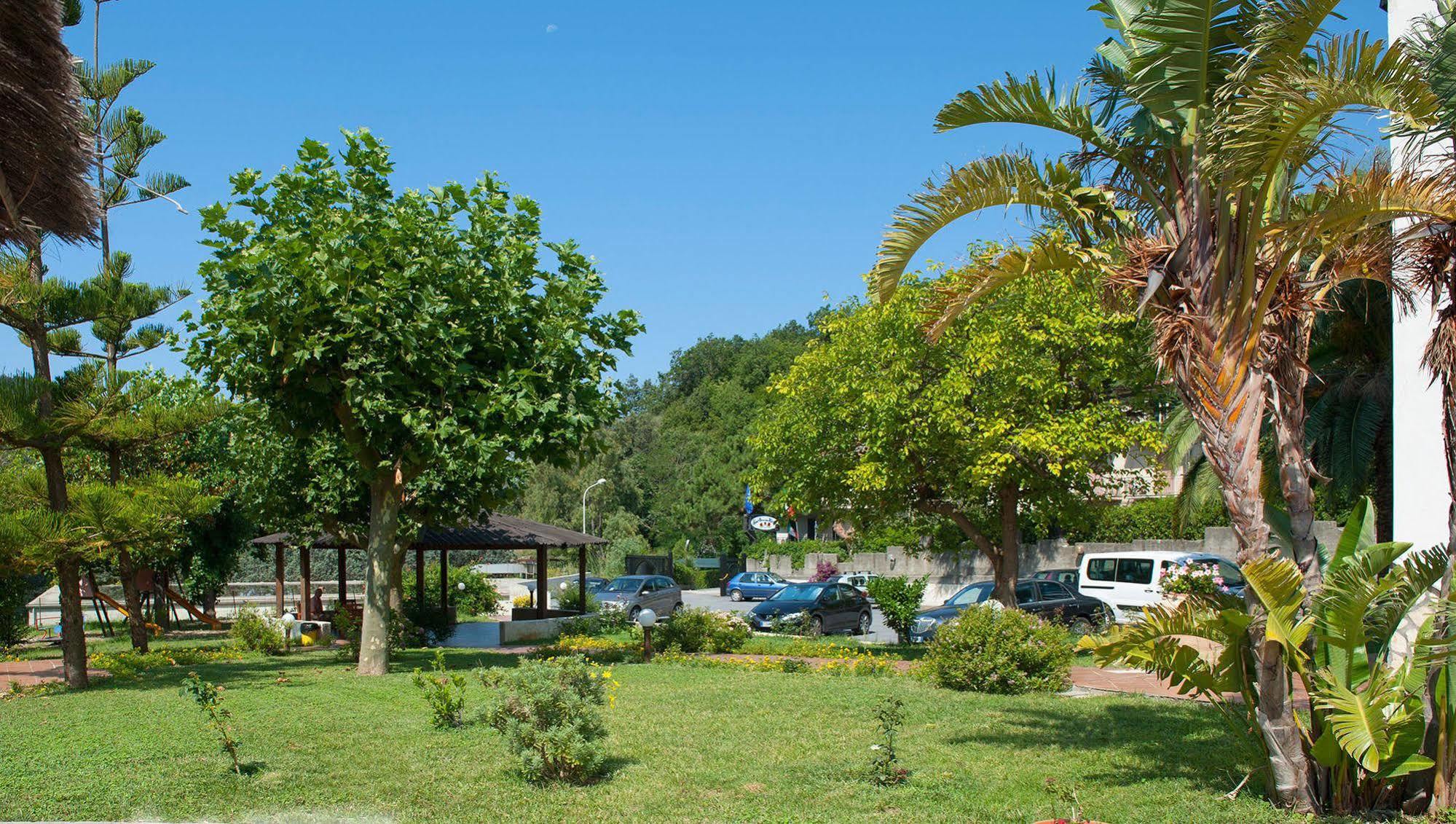 Hotel Parco Delle Rose Acquappesa Exterior photo
